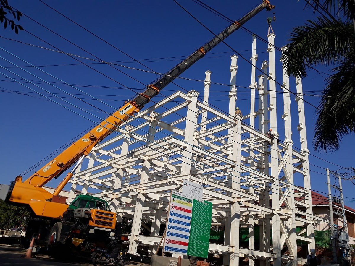 Kết cấu thép nhà xưởng được lắp dựng nhanh chóng tại công trường